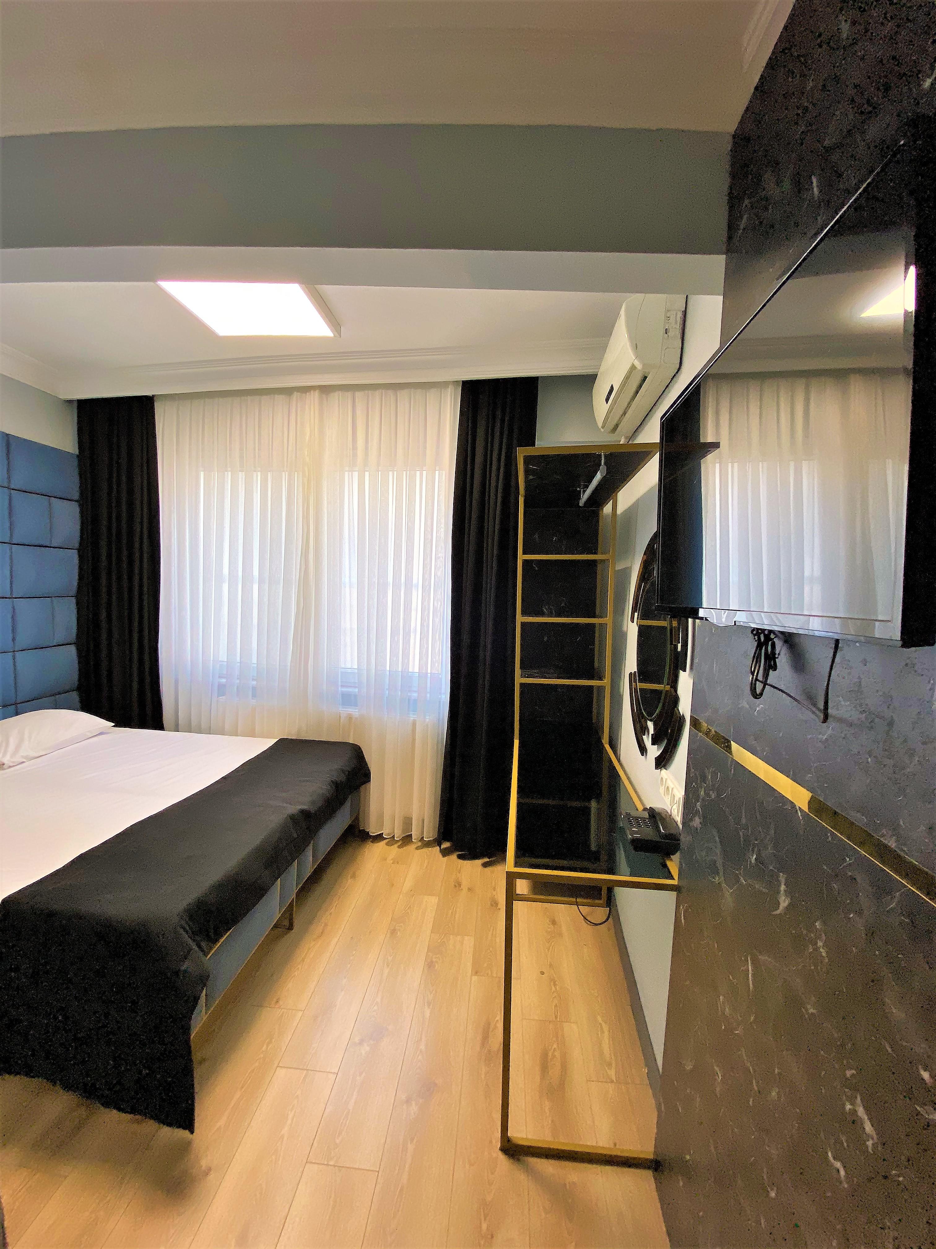 Orange Airport Otel 3*